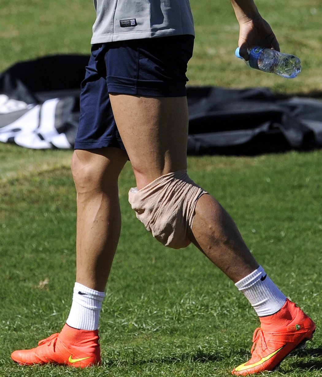 Hvězdný Cristiano Ronaldo na MS v Brazílii možná nenastoupí! Po odchodu z tréninku musel ledovat poraněné koleno