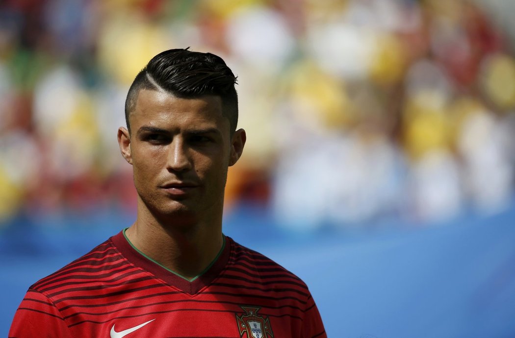 Třetí zápas = třetí účes. Hvězdný útočník Portugalska Cristiano Ronaldo s úpravou vlasů v Brazílii hodně experimentoval