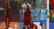 Reakce hráčů Španělska po inkasované brance, která je přiblížila šokujícímu vyřazení