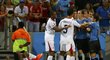 V zápase mezi Uruguayí a Kostarikou se v závěru po brutálním zákroku Pereiry strhla velká šarvátka