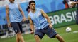 Útočník Uruguaye Luis Suárez sice trénoval, jeho pochroumané koleno ale ještě není stoprocentně vyléčené
