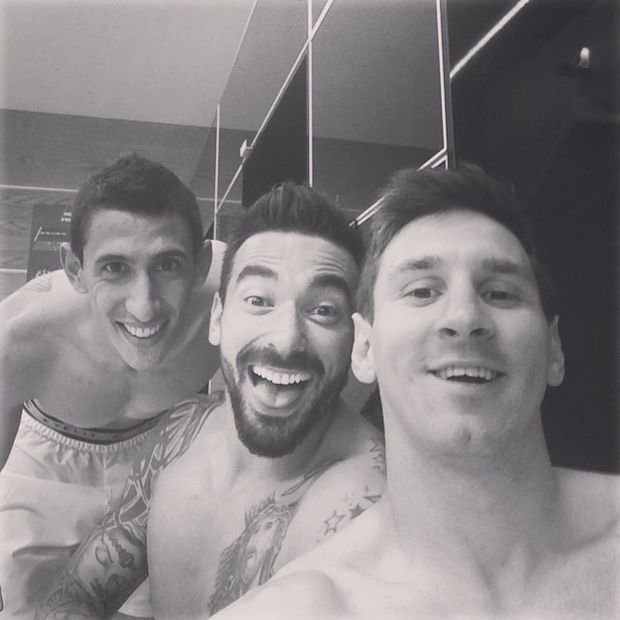 Lionel Messi, Ezequiel Lavezzi a Ángell di María si postup do čtvrtfinále MS náramně užívali Lionel Messi, Ezequiel Lavezzi a Ángell di María si postup do čtvrtfinále MS náramně užívali