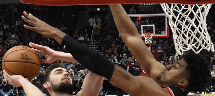 Tomáš Satoranský se v NBA podílel na 15 z úvodních 17 bodů Chicaga, Bulls však prohráli doma s Portlandem 94:117. Český basketbalista dal 11 bodů.