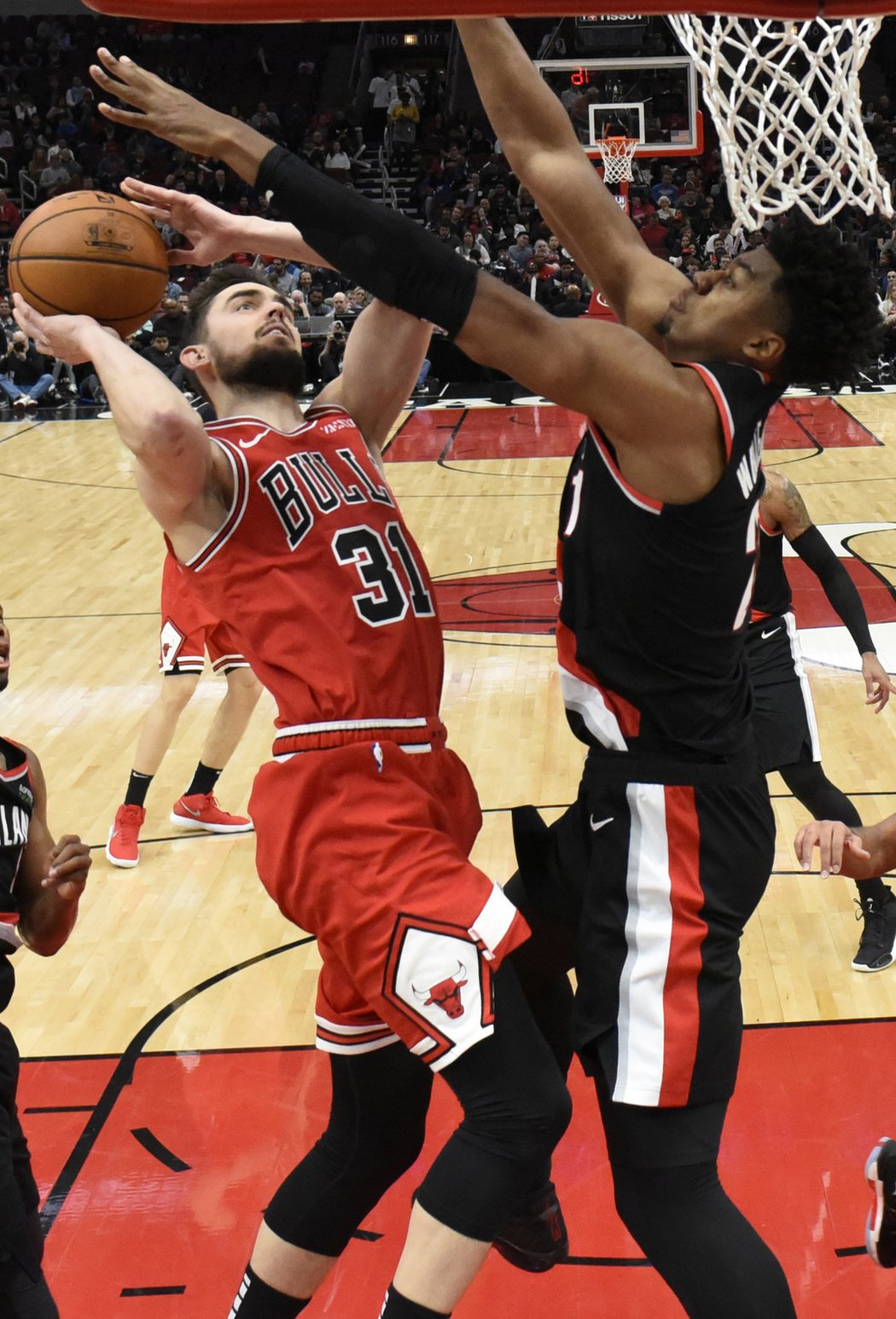 Tomáš Satoranský se v NBA podílel na 15 z úvodních 17 bodů Chicaga, Bulls však prohráli doma s Portlandem 94:117. Český basketbalista dal 11 bodů.