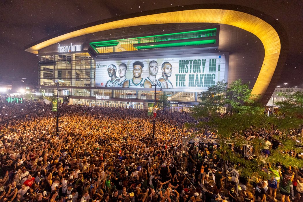 Fanoušci basketbalového Milwaukee slaví titul v NBA