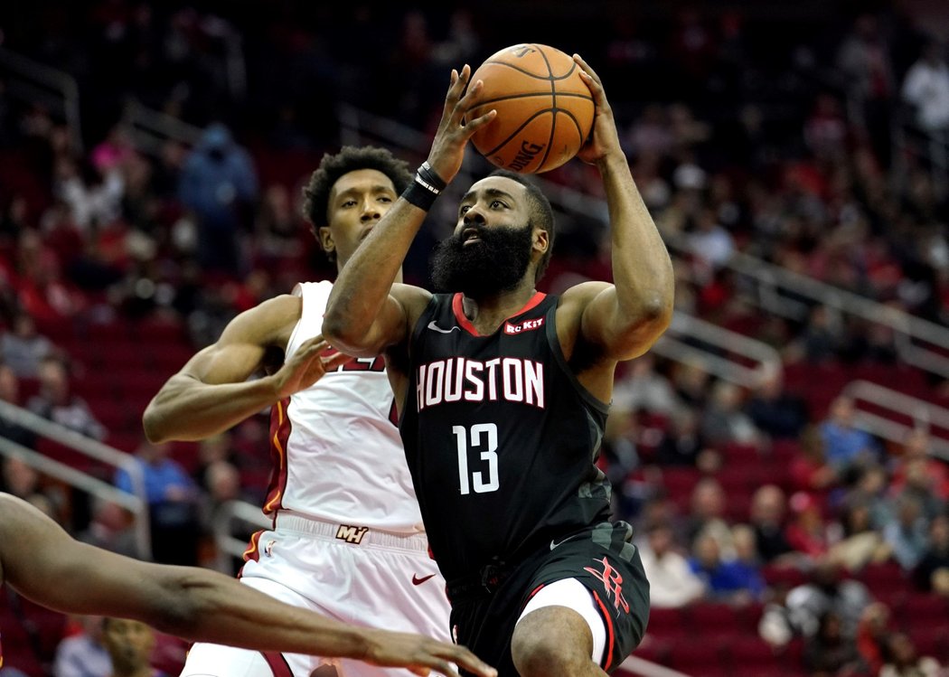 James Harden dal neuvěřitelných 58 bodů.