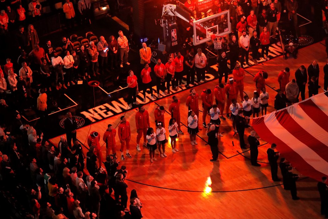 Před utkáním mezi New Orleans a Bostonem drželi hráči i fanoušci minutu ticha za zesnulého Kobeho Bryanta