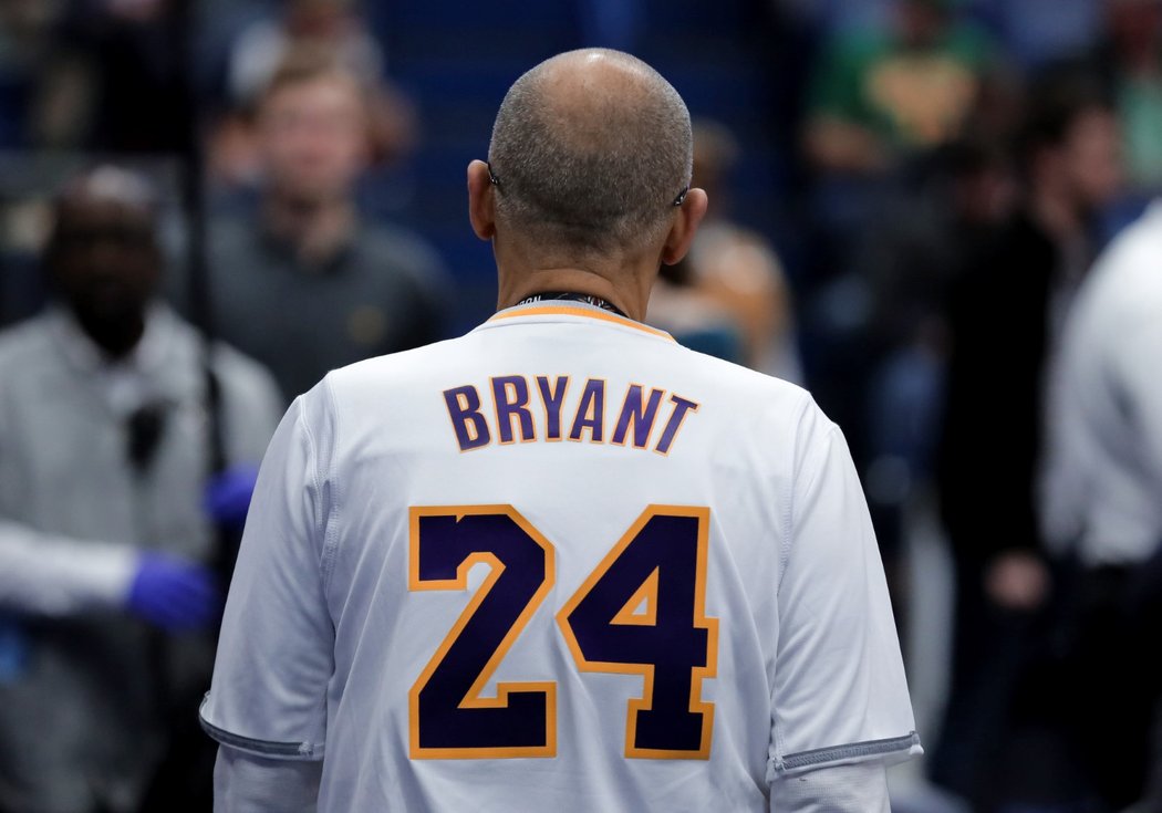 Před utkáním mezi New Orleans a Bostonem drželi hráči i fanoušci minutu ticha za zesnulého Kobeho Bryanta