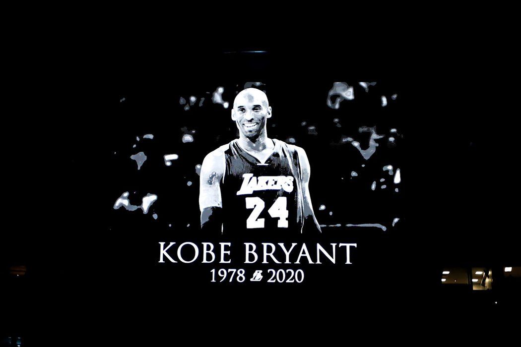 Památku Kobeho Bryanta uctili rovněž v Orlandu, kde hrálo Los Angeles