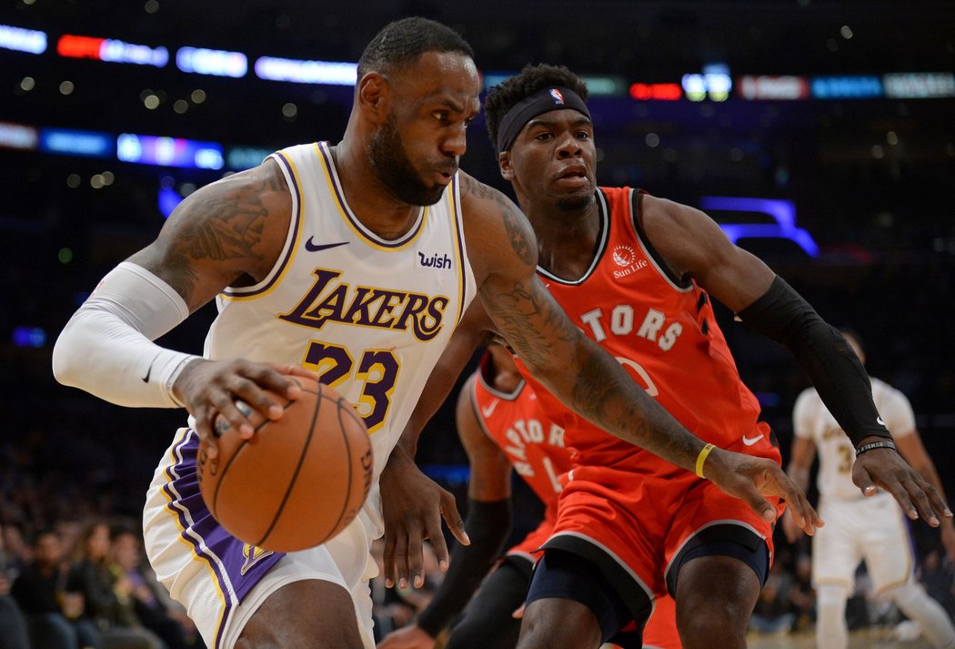 Basketbalista LA Lakers nestačili na domácí palubovce na Toronto