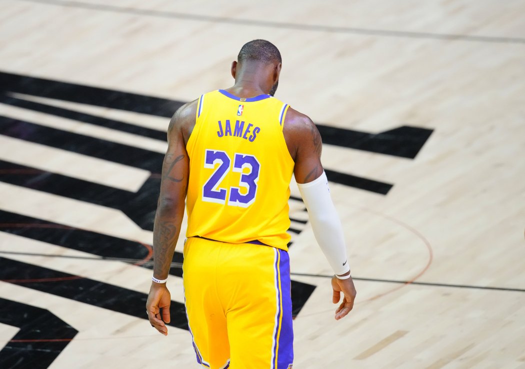 Lakers s LeBronem Jamesem jsou krok od vyřazení