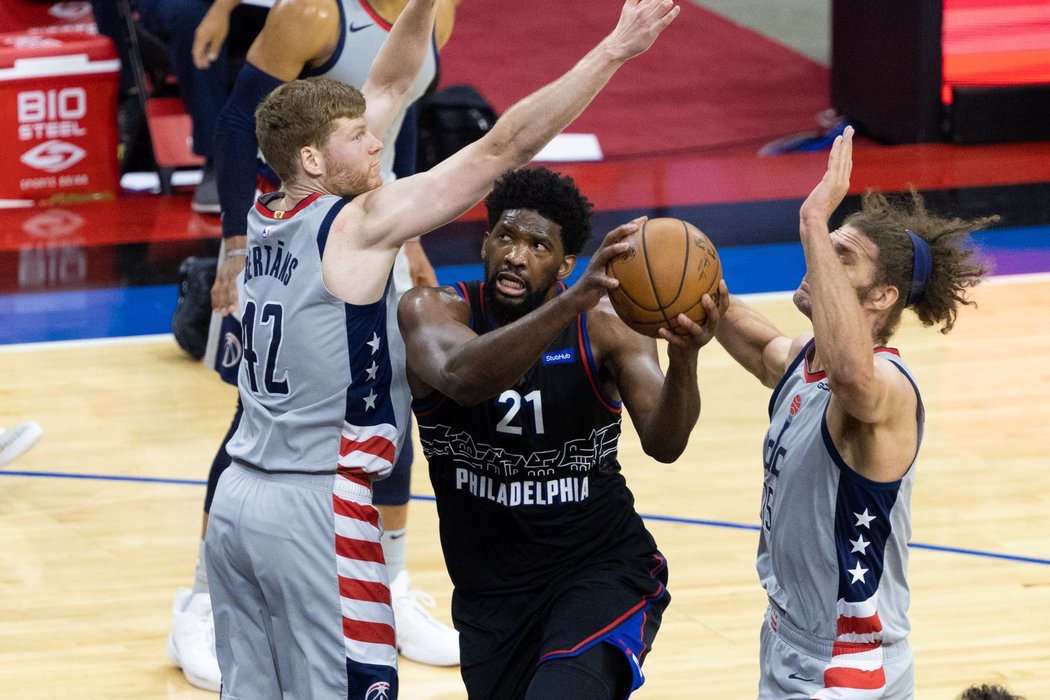 Basketbalisté Philadelphie Sixers zvítězili nad Washingtonem jasně 120:95 a osmifinále play off NBA vedou už 2:0 na zápasy.