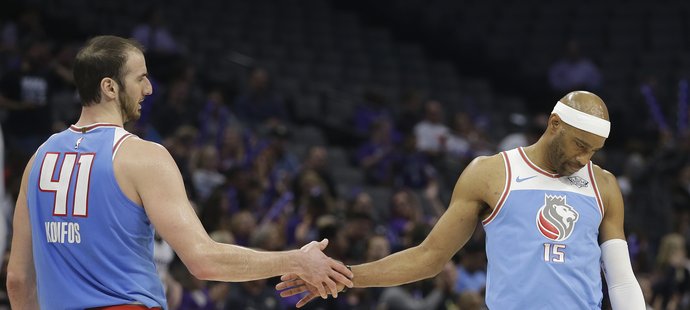 Vedení NBA nejprve zvažovalo zrušení nebo odložení zápasu, nakonec ale rozhodlo, že se bude hrát. Sacramento i Atlanta už nemají šanci na postup do play off.