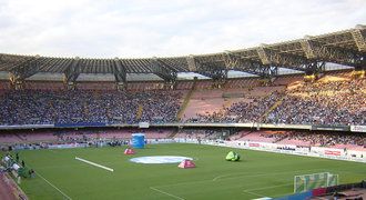 Stadion v Neapoli: „Přenoska“ z Houslic, Plzeň bez teplé vody