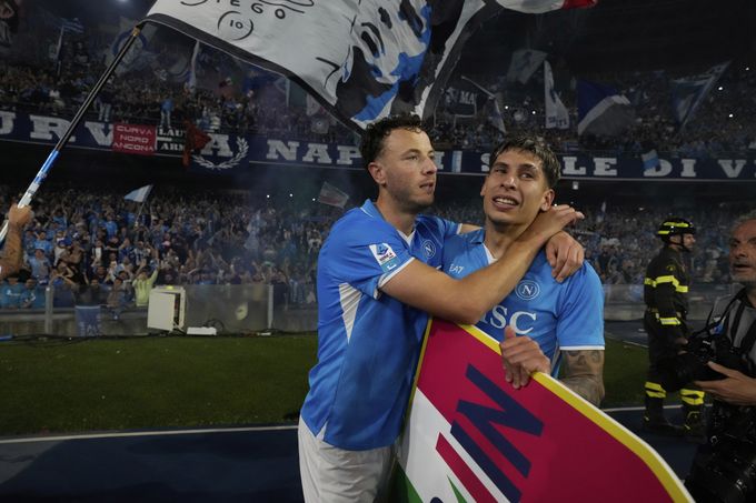 Neapol má čtvrtý titul v historii! Slaví opět po dvou letech, o bod předčila Inter Neapol má čtvrtý titul v historii! Slaví opět po dvou letech, o bod předčila Inter