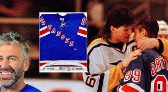 Gretzkyho poslední dres vydražili za 16 milionů. Já to nebyl, směje se Nedvěd