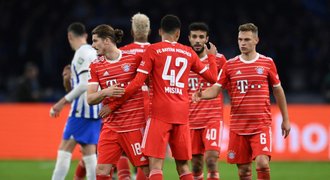 Bayern i Dortmund slaví výhru. Český souboj v Brémách pro Pavlenku