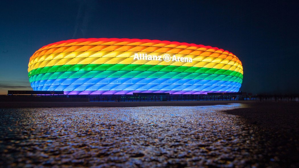 V duhových barvách by se mohla vybarvit celá Allianz Arena
