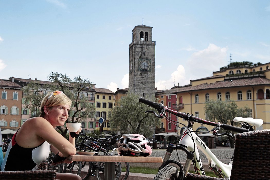 Trentino je cyklistický ráj. Ale dcera to nějak ještě nechce pochopit, do kopců se jí moc nechce, zatím ji přemluvím jen na chvíli.“