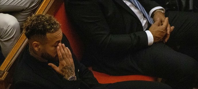 Neymar má problém, a to velký. Za finanční podvody může jít do vězení až na pět let!