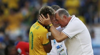 Neymarův agent urážel Scolariho: Je to arogantní šílenec a pitomec