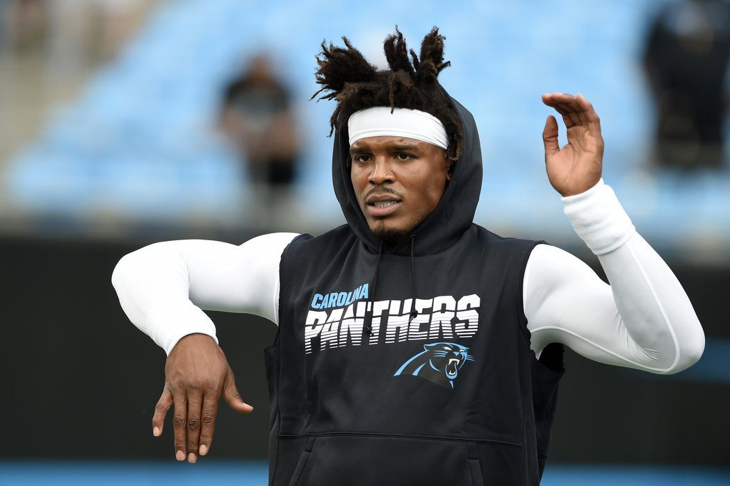 Do kabiny quaterbacku New England Patriots se po Bradyho odchodu přidá Cam Newton