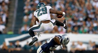 Velká pardubická v NFL: Hvězda Philadelphie předvedla úžasný skok