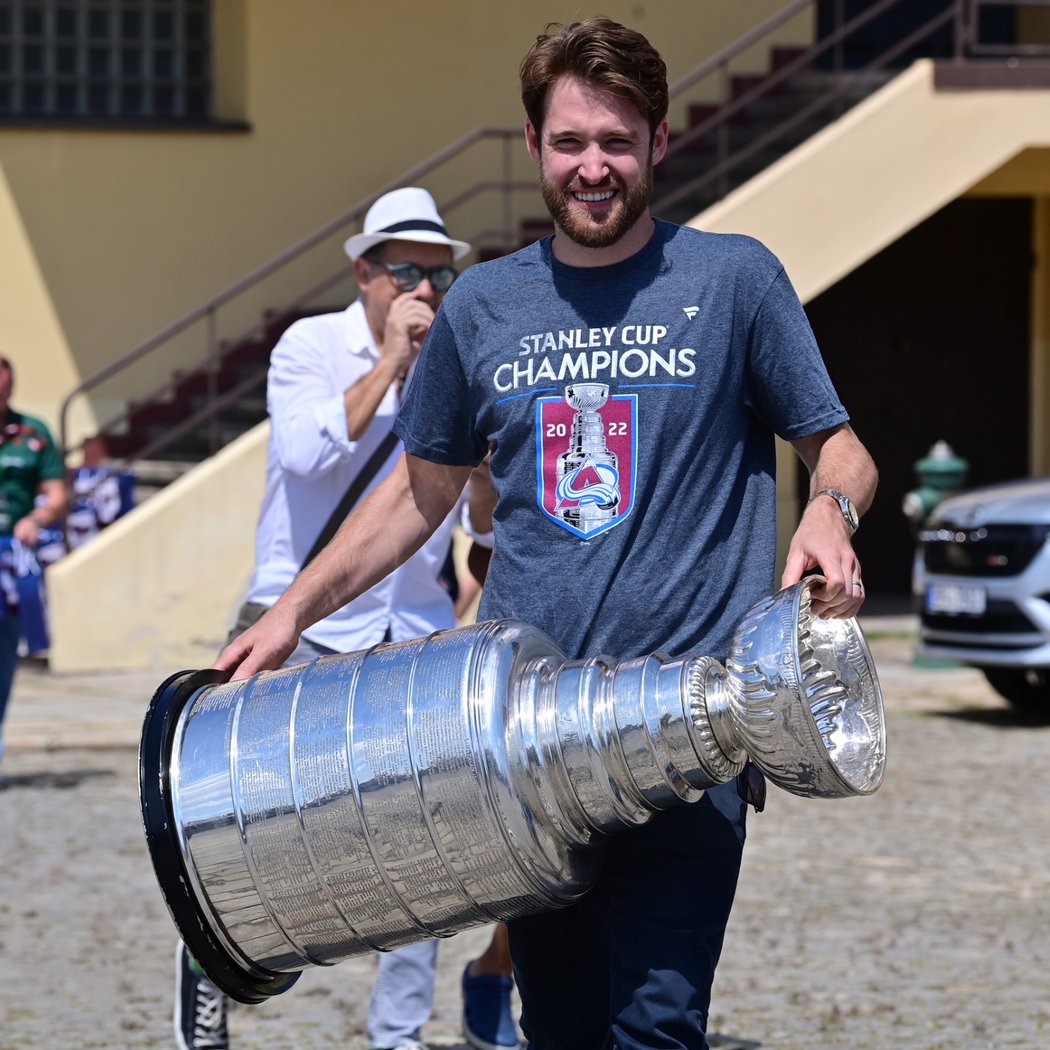 Český brankář Pavel Francouz ukázal Stanley Cup rodné Plzni