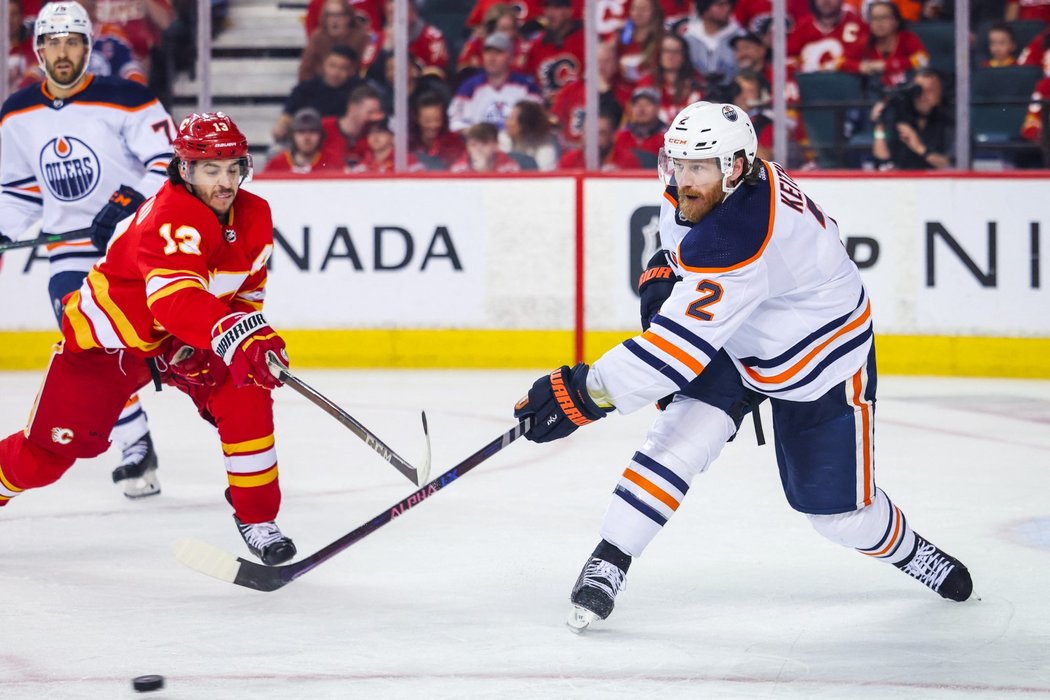 Veterán z obrany Oilers Duncan Keith