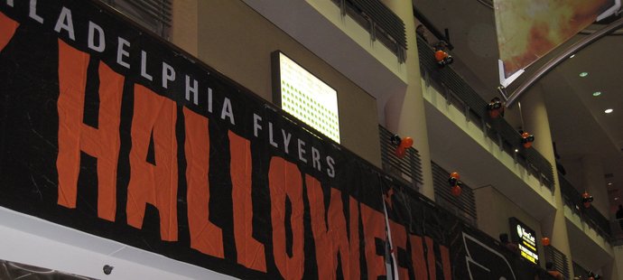 Flyers slavili Halloween! A fandové přišli v převlecích