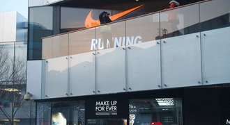 Obří pokuta pro Nike. Podle EU firma omezovala prodej klubových suvenýrů