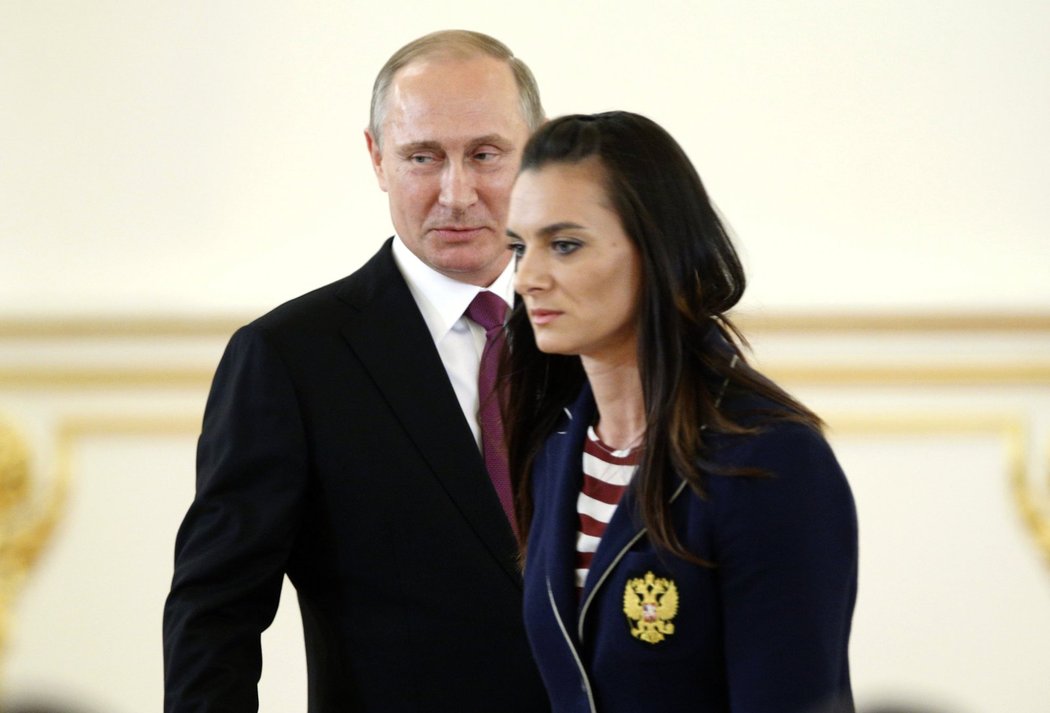 Vladimír Putin hájil ruské atlety, setkal se i s tyčkařkou Jelenou Isinbajevovou