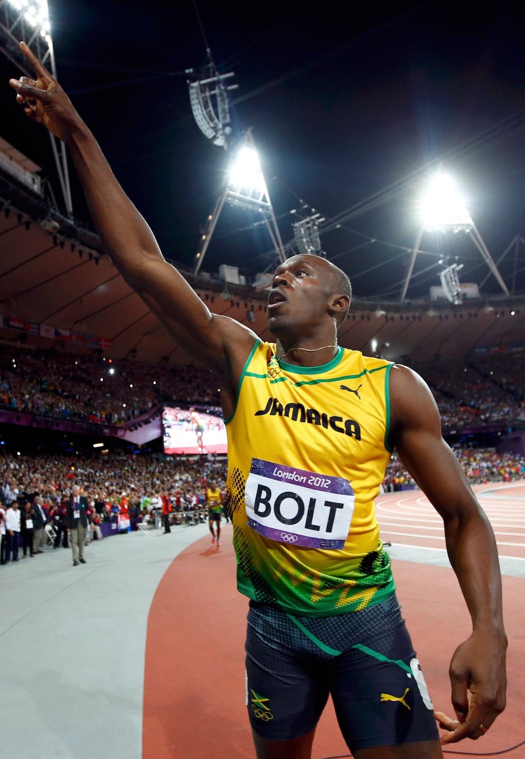 Díky! Usain Bolt zdraví fanoušky těsně po svém zlatém triumfu