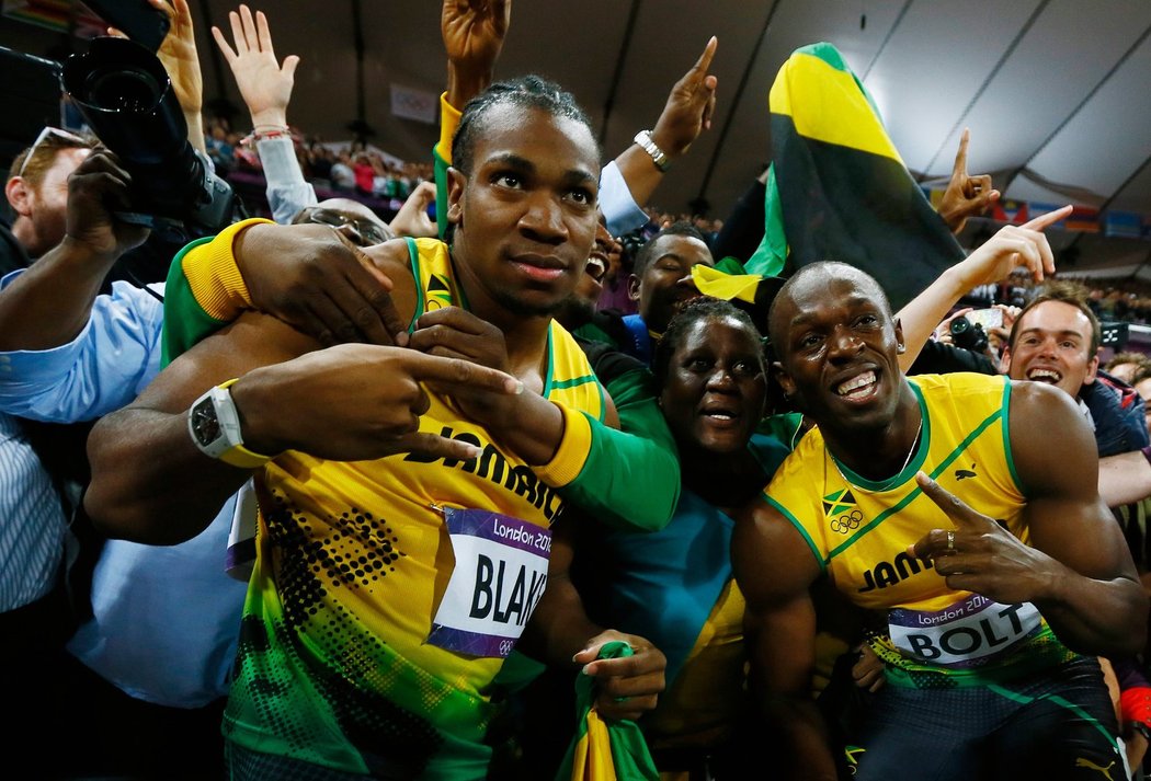 Fanoušci, fotografové, novináři. Jamajští běžci neměli o zájem okolí nouzi