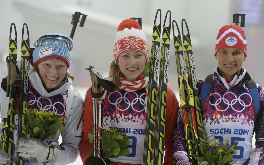 Tři nejlepší biatlonistky z olympijské stíhačky - Běloruska Domračevová, Norka Bergerová a Teja Gregorinová
