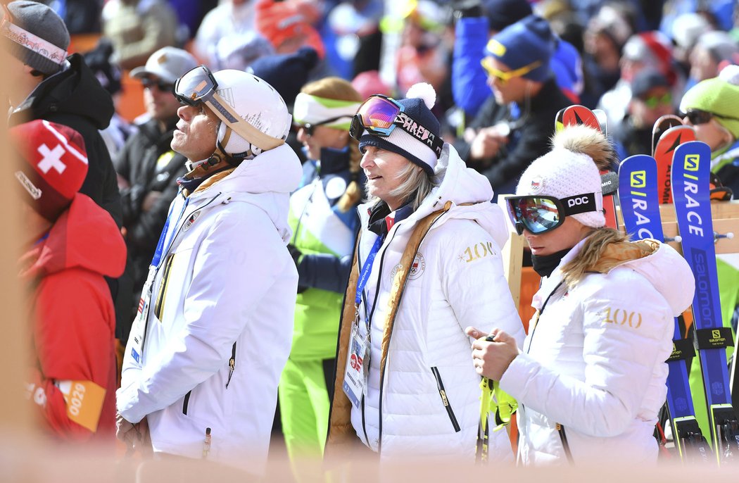 Ester Ledeckou na olympiádě podporuje i tatínek Janek a maminka