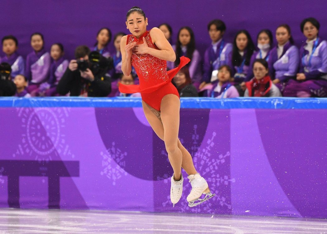 Krasobruslařka Mirai Nagasuová jako první Američanka skočila na olympijských hrách trojitý axel.