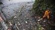 Ve vodě v Riu plavou odpadky, je tam prý cítit i benzín
