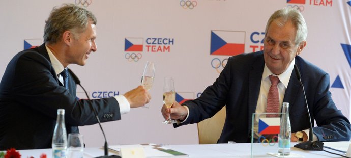 Prezident ČR Miloš Zeman podepsal průvodní dopis, který bude zaslán jménem Česka prezidentovi Mezinárodního olympijského výboru Thomasovi Bachovi
