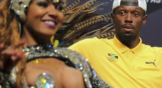 Bolt v Riu okukoval vnadné tanečnice a novinář mu rapoval: Miluju tě!