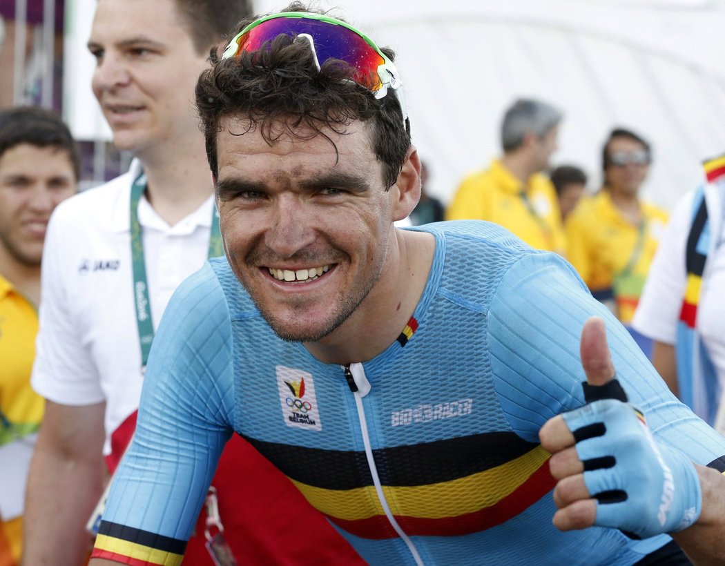 Belgičan Greg van Avermaet se raduje z olympijského triumfu v závodě cyklistů s hromadným startem