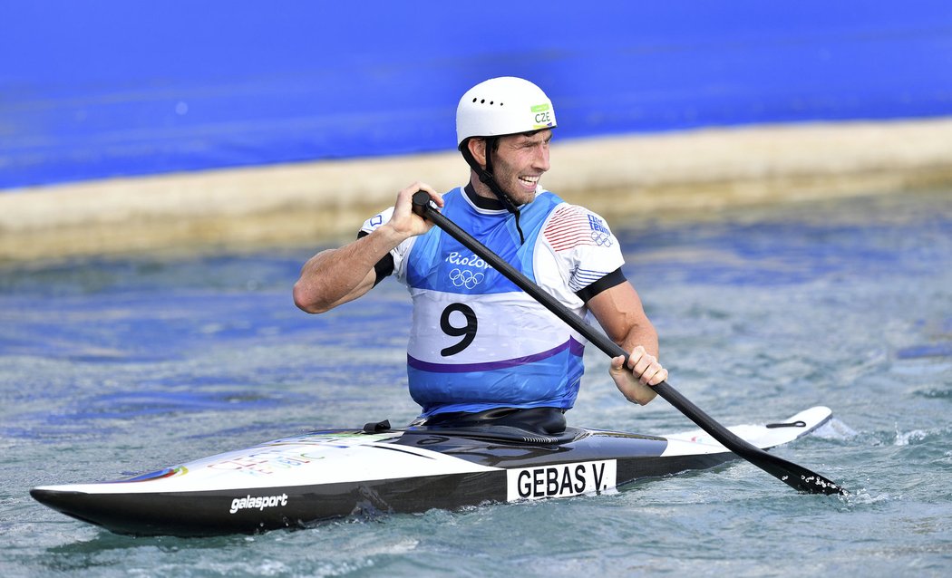 Kanoista Vítězslav Gebas sleduje svůj výsledný čas ve finále olympiády v Riu, který nakonec stačil na čtvrté místo