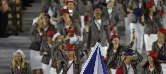 Lukáš Krpálek vede českou výpravu při slavnostním zahájení olympiády v brazilském Riu