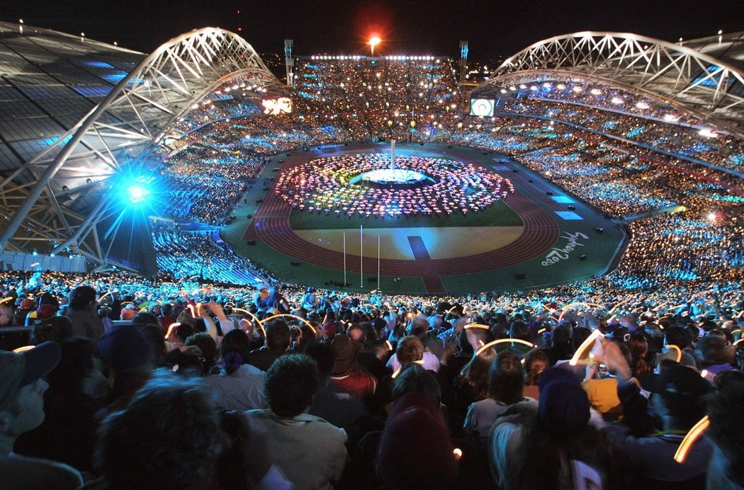 Olympijský stadion v Sydney při závěrečném ceremoniálu LOH 2000
