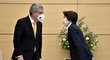 Předseda Mezinárodního olympijského výboru Thomas Bach s japonskou ministryní Seiko Hašimotovou při své návštěvě Tokia