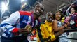 Olympijské senzace. Domácí Mo Farah a Jamajčan Bolt slaví s rodinou britského běžce