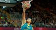 To je výskok! Australanka Liz Cambageová jako první žena v olympijské historii zatlouká míč do obroučky