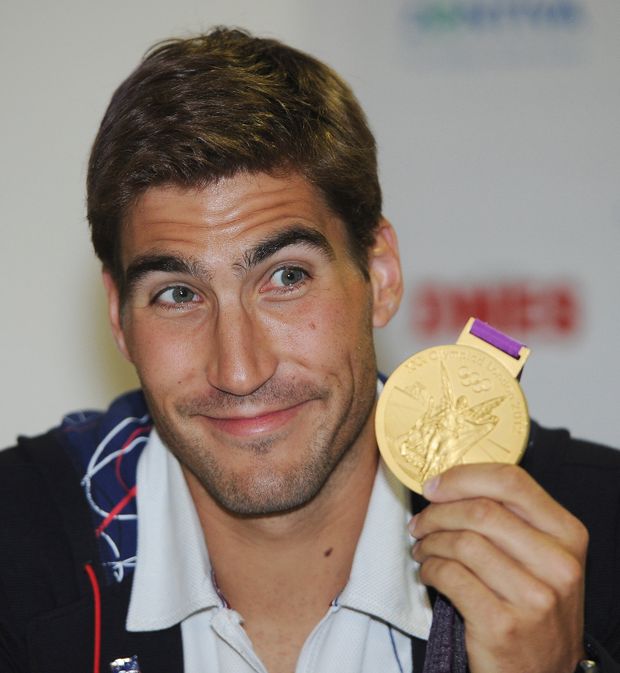 David Svoboda se zlatou olympijskou medailí po příletu z Londýna David Svoboda se zlatou olympijskou medailí po příletu z Londýna