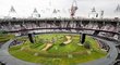 Pohled na scénu Olympijského stadionu před slavnostním zahájením