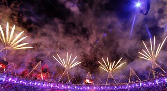 V Londýně vzplál olympijský oheň, Čechy v holínkách přivedl Koukal